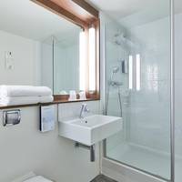 Triple Room with 1 Double Bed and 1 Single Bed
