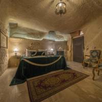 Grand Cave Room