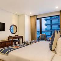 Deluxe Double Room with Balcony and Partial Sea View