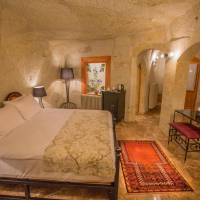 Superior Cave Suite 