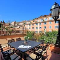Deluxe Three-Bedroom Apartment with Terrace - Split Level