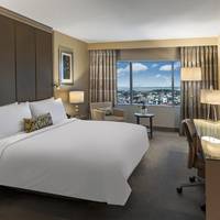 Executive King Room with City View and Club Lounge Access