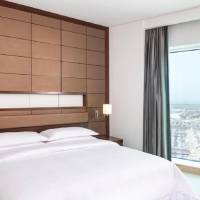 Business Suite, 1 Bedroom Suite, 1 King, Skyline view