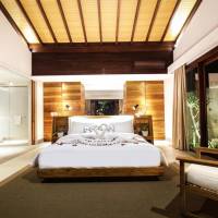 One-Bedroom Villa with Tropical Pool