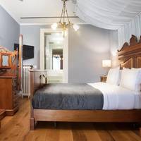 Historical Parma Family Suite