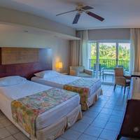Family Room (2 Adults + 1 Teenager + 2 Children)