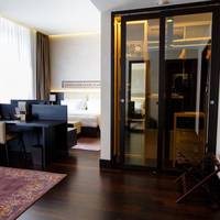 Spectacular Room