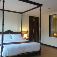 Luxury Suite with Pool Access 