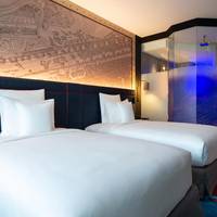 Double Room with Two Double Beds and Retreat View