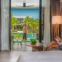 Junior Suite Pool Access