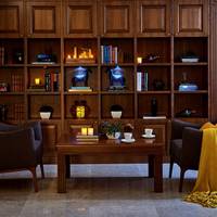 Deluxe Club Room with Kitchenette