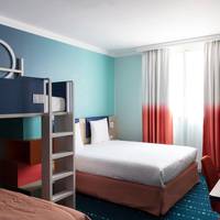 Starlight Family Room Swimming Pool Access