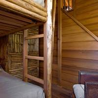 Family Tree House (2 adults + 2 children)