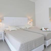Double or Twin Room with Partial Sea View
