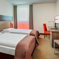 Standard Twin Room - Includes Public Transit Ticket