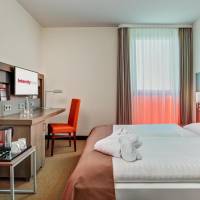 Superior Queen Room - Includes Public Transit Ticket