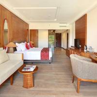 Deluxe King Room with Garden View