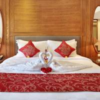 Deluxe King Room with Pool View