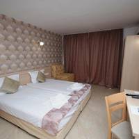 Twin Room (2 Adults + 1 Child)