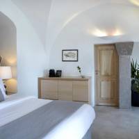Honeymoon Suite with Caldera View (2 Adults)