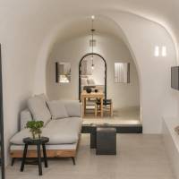Traditional Cave House with Caldera View (up to 4 Adults)
