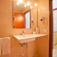Two-Bedroom Apartment (5 Adults)
