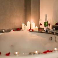 Deluxe Apartment with jacuzzi