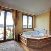 Triple Room with Sea View and Hot Tub