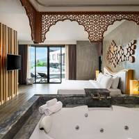Honeymoon Suite with Bath Tub