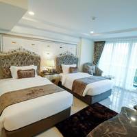 Deluxe Twin Beds City View