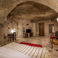Standard Double or Twin Cave Room