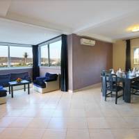 Deluxe Two-Bedroom Apartment