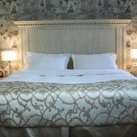 Deluxe King Suite