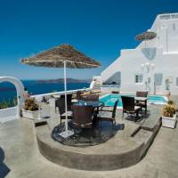 Traditional Apartment by the Pool