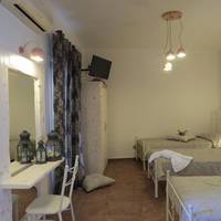 Quintuple Room