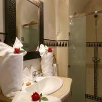 Deluxe Queen Suite