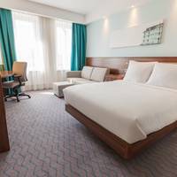 Queen Room with Sofa Bed - Non-Smoking