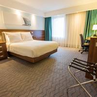 Queen Room with Roll-In Shower - Mobility Access - Non-Smoking
