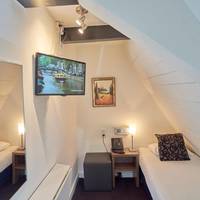 Basic Single Room with Shared Bathroom -