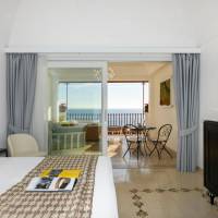 Suite with Hot Tub and Sea View