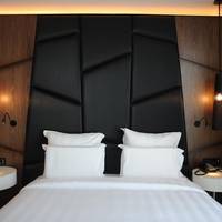 Deluxe Suite with King Bed - Lounge Access