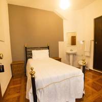 Single Room with Shared Bathroom