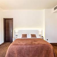 Family Queen Room with Mountain View