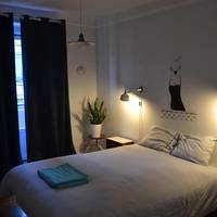 Large Double Room with Shared Bathroom