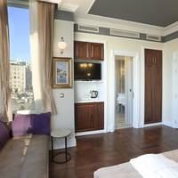 Deluxe Room with Spa Bath and Sea View