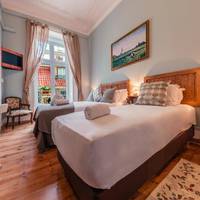 Triple Room with Balcony and City and River View