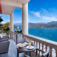 Suite with Lake View
