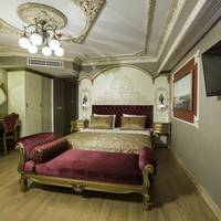 Deluxe Corner Suite