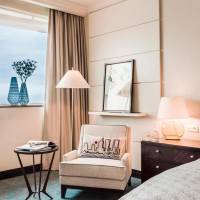 1 King Classic Palace View Lounge Access