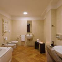 Family Suite (2 Adults + 1 Child)